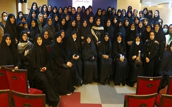 با حضور بانوان فعال در عرصه پوشاک ایرانی اسلامی باشگاه به پوشی راه اندازی شد