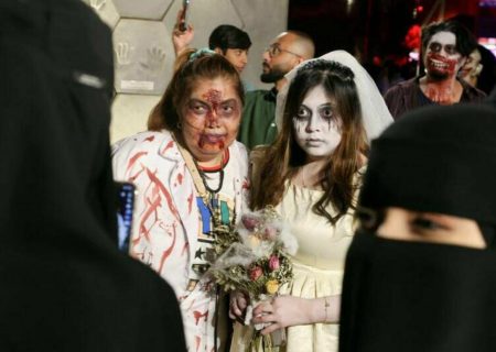هالووین در عربستان با پوشش عجیب و غریب زنان و مردان ریاض