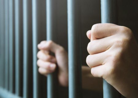 بازداشت خانواده‌ زندانیان برای شکنجه مخالفان
