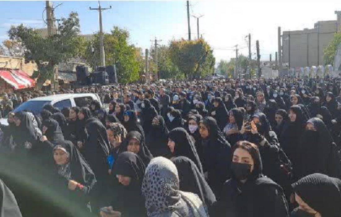 حضور معنادار زنان در مراسم تشییع شهید مدافع امنیت در اراک