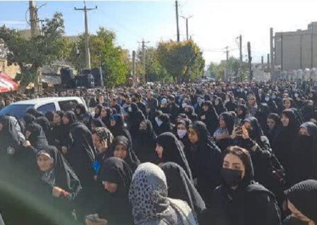 حضور معنادار زنان در مراسم تشییع شهید مدافع امنیت در اراک