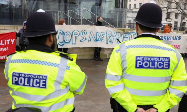 ثبت بیش از ۱۰۰۰ شکایت علیه رفتار پلیس با زنان در انگلیس