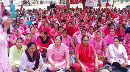 اعتراض زنان مددکار اجتماعی هند به قطع حمایت‌های دولت